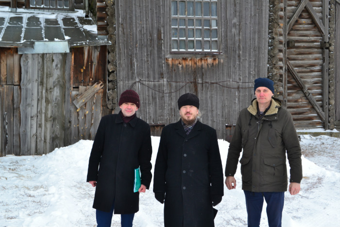 11 декабря ученые АГТУ приступили к обследованию деревянной мельницы в Усть Чарышской Пристани